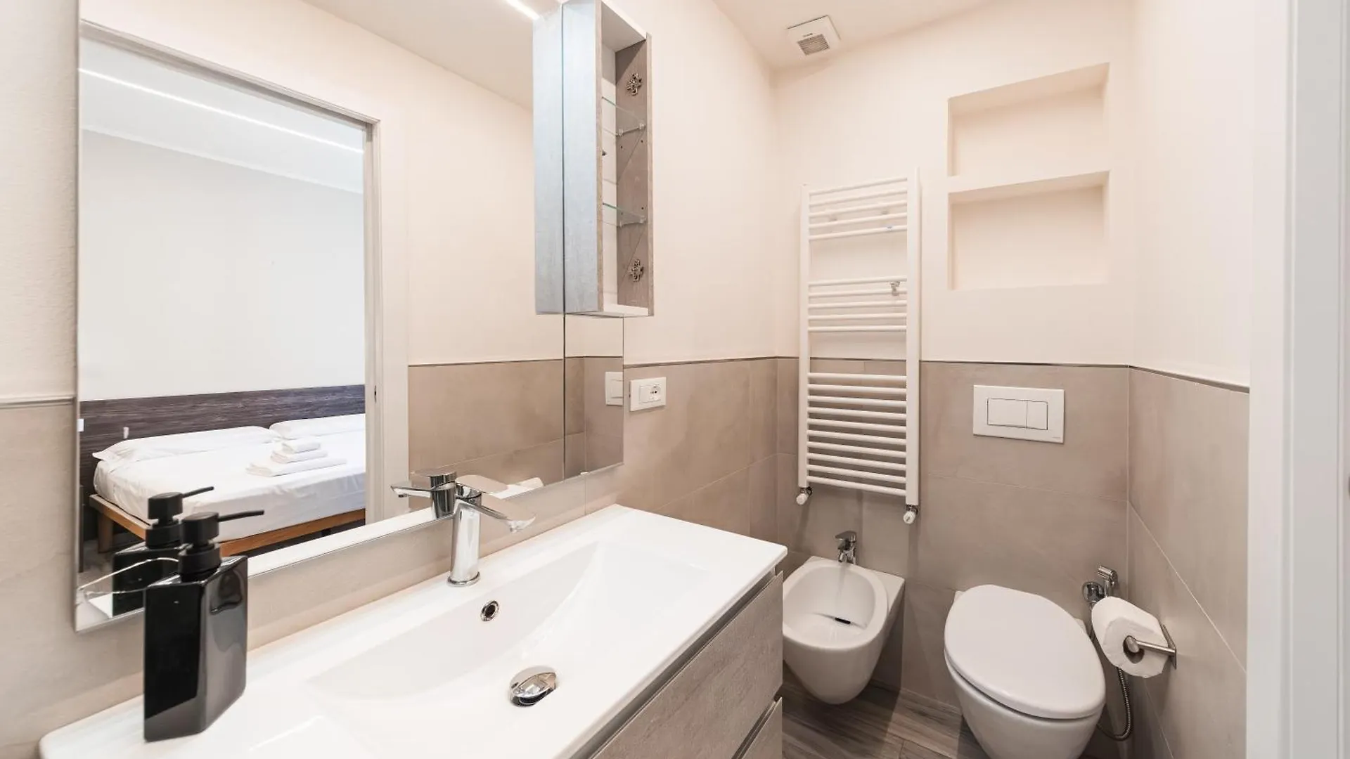 Dall'Arca Suites Bologna Station - Center - Fiera Affittacamere